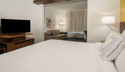 Suite, 1 très grand lit et 1 canapé-lit