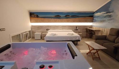 Suite Romantique, 1 très grand lit (Hydromassage 2 pax)