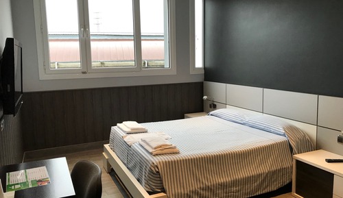 Chambre Double, 1 grand lit, accessible aux personnes à mobilité réduite