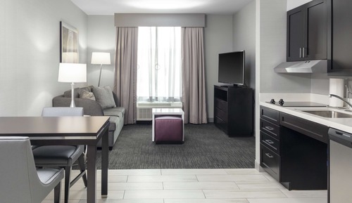 Suite, 1 très grand lit, accessible aux personnes à mobilité réduite, baignoire