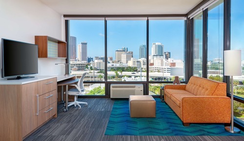 Suite, 1 chambre, avec vue, en angle (1 King Bed)