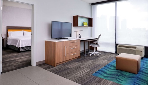 Suite, 1 chambre, accessible aux personnes à mobilité réduite (1 King Bed, Mobility & Hearing)