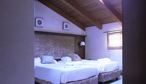 Chambre Standard Double ou avec lits jumeaux (201)