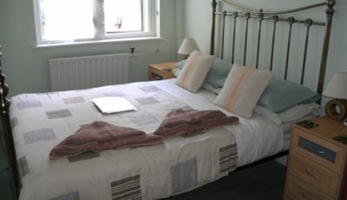 Chambre Double, 1 lit double, non-fumeurs, salle de bains attenante