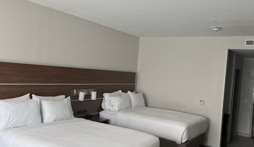 Chambre Standard, 2 grands lits, accessible aux personnes à mobilité réduite (Accessible Tub)