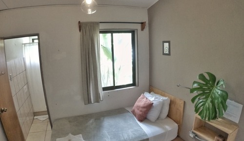 Chambre Simple, 1 grand lit 1 place, non-fumeurs