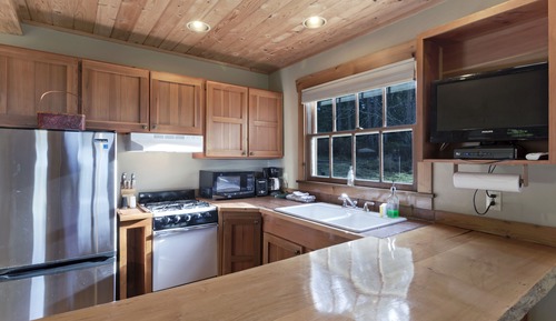 Cabane Deluxe, 1 grand lit, bain à remous, vue partielle sur la mer (No Pets)