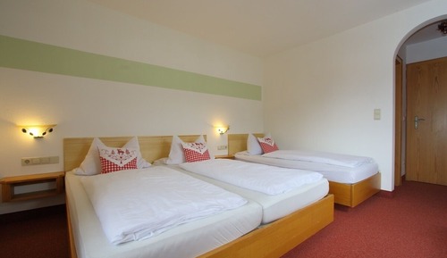 Chambre Triple Standard, plusieurs lits, non-fumeurs, vue colline