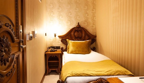 Chambre Simple, 1 grand lit 1 place