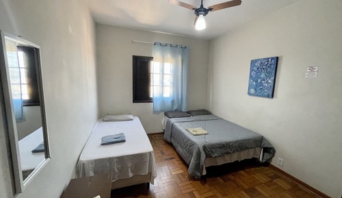 Chambre Quadruple Standard, plusieurs lits, vue ville