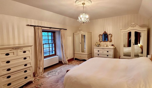 Chambre Double Supérieure, 1 très grand lit, vue partielle sur la mer