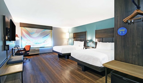 Chambre, 2 grands lits, accessible aux personnes à mobilité réduite (Hearing, Roll-in Shower)