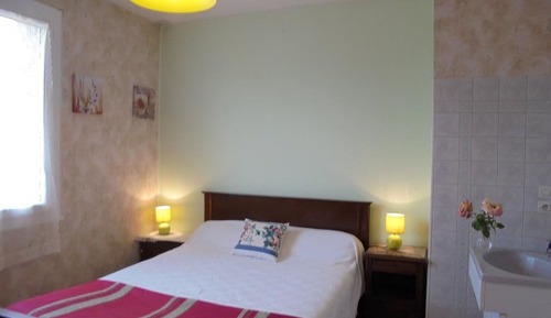 Chambre Simple, salle de bains privée