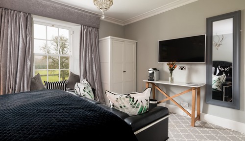 Chambre Romantique, 1 très grand lit, vue jardin (Paddock)