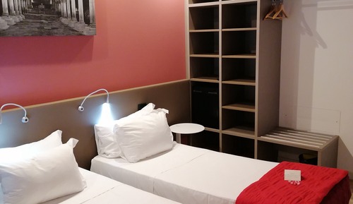 Chambre Triple, vue piscine