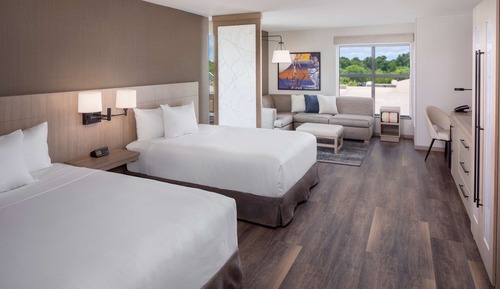 Chambre, accessible aux personnes à mobilité réduite (2 Queen & 1 Sofabed, Roll-In Shower)