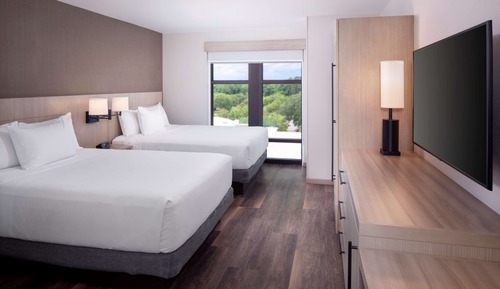 Chambre (2 Queenbed & 1 Sofabed)