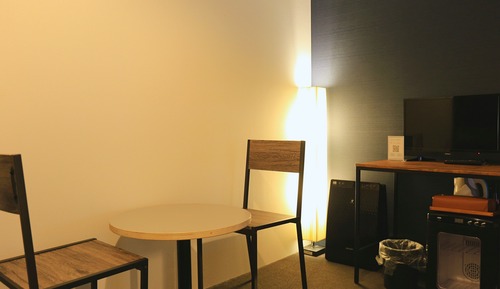 Chambre avec lits jumeaux, salle de bains commune (Bunk Bed)