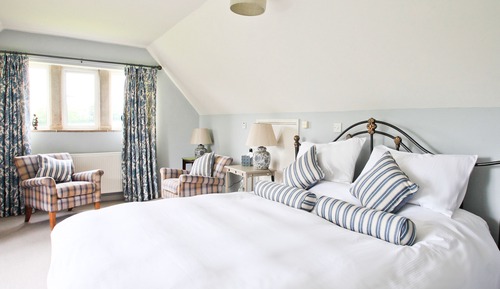 Chambre Double Deluxe, 1 très grand lit, salle de bains attenante, vue jardin