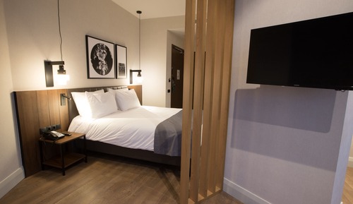Chambre Premium, 1 grand lit et 1 canapé-lit, balcon