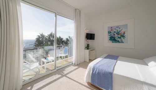 Chambre Panoramique Double ou avec lits jumeaux, balcon, vue mer