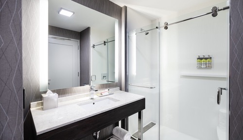 Suite Studio, 1 très grand lit, accessible aux personnes à mobilité réduite (Hearing, Bathtub)