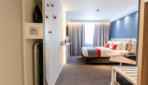 Chambre Standard, 1 grand lit, baignoire accessible aux personnes à mobilité réduite