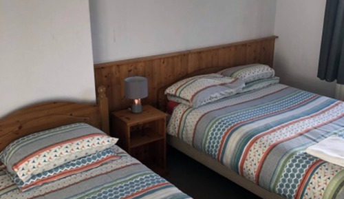 Chambre Triple, salle de bains commune