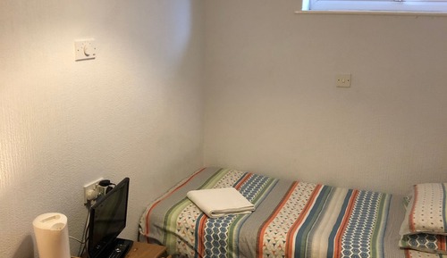 Chambre Simple, salle de bains attenante