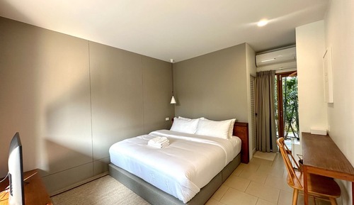 Chambre Supérieure, vue piscine