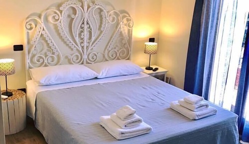 Chambre Romantique, 1 grand lit, vue ville
