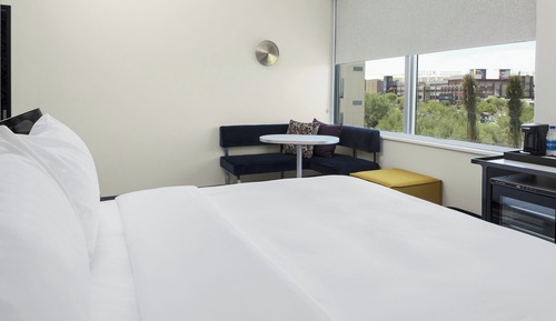 aloft, Chambre, 1 très grand lit, non-fumeurs