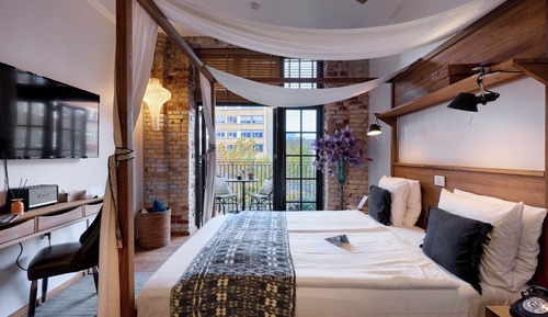 Chambre Double, 1 grand lit, balcon, côté cour intérieure