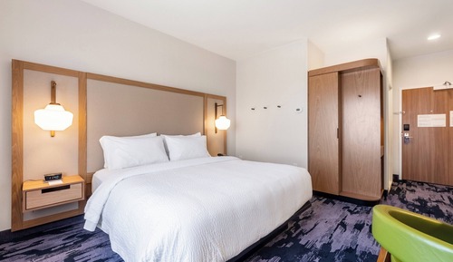 Chambre, 1 très grand lit
