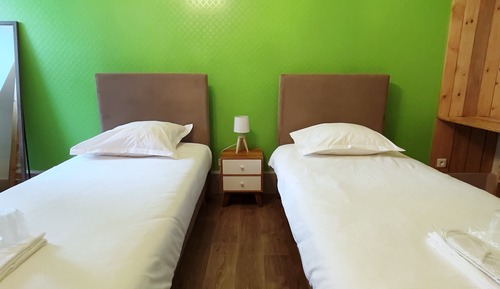 Chambre Quadruple, salle de bains commune (Family room)