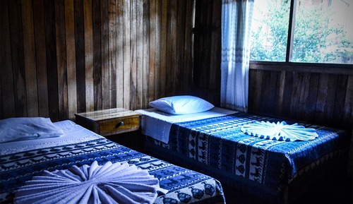 Chambre Double, 2 lits une place, salle de bains commune