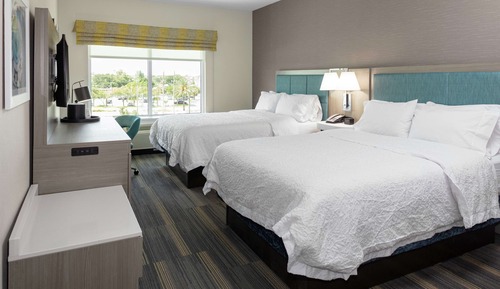 Chambre, 2 grands lits, accessible aux personnes à mobilité réduite, baignoire (Hearing & Mobility)