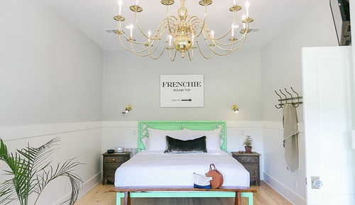 Chambre, 1 très grand lit, non-fumeurs