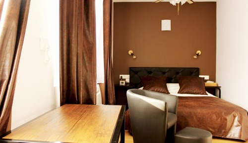 Studio Royal, bain à remous, vue jardin