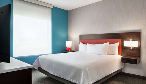 Suite, 1 très grand lit et 1 canapé-lit, accessible aux personnes à mobilité réduite (Hearing)