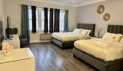 Chambre Confort, 2 grands lits, non-fumeurs, réfrigérateur et four à micro-ondes