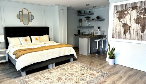 Chambre Deluxe, 1 très grand lit, non-fumeurs, réfrigérateur et four à micro-ondes