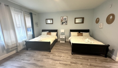 Chambre Confort, 2 grands lits, non-fumeurs, réfrigérateur et four à micro-ondes