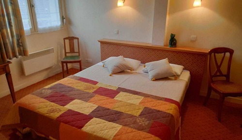Chambre Triple Supérieure, salle de bains privée