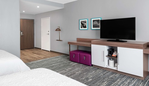 Chambre, 2 grands lits, accessible aux personnes à mobilité réduite, baignoire (Hearing & Mobility)