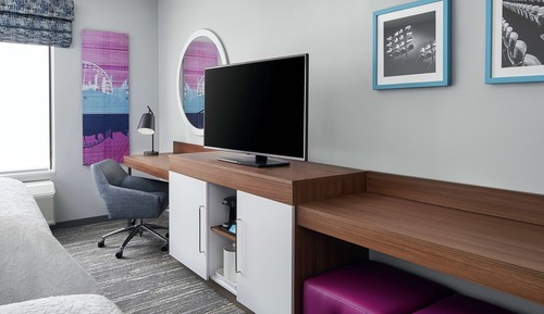 Chambre, 2 grands lits, réfrigérateur