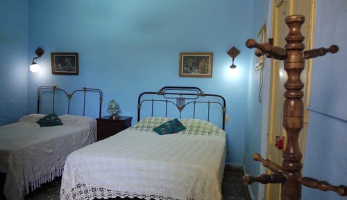 Chambre Quadruple Confort, 2 grands lits, non-fumeurs, vue jardin