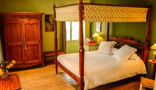 Chambre Double Luxe, salle de bains attenante, vue jardin (Le Prieur)