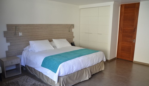 Chambre Triple Supérieure, 1 très grand lit et 1 canapé-lit, non-fumeurs, vue plage