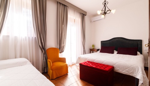 Chambre Confort, 1 grand lit, patio, vue jardin